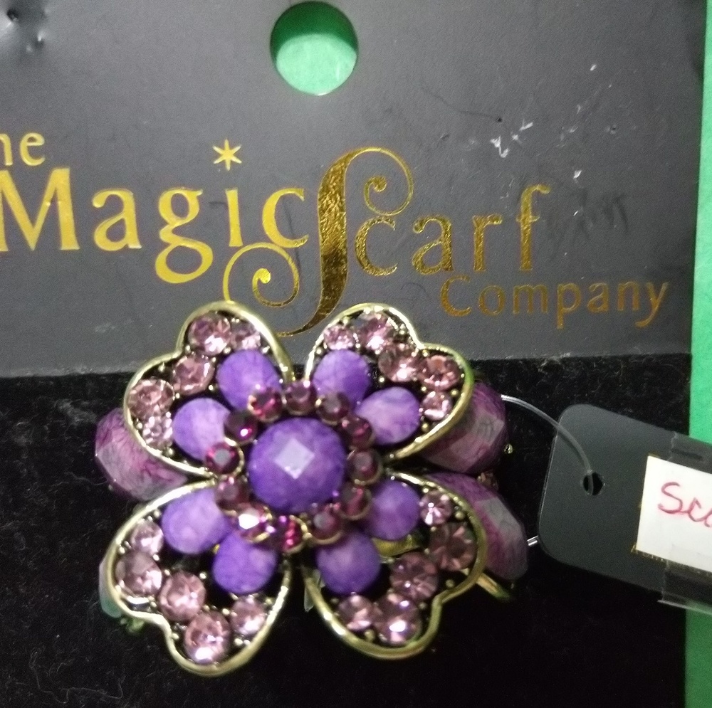 🆕The magic scarf company 💜purple scarf ring💜